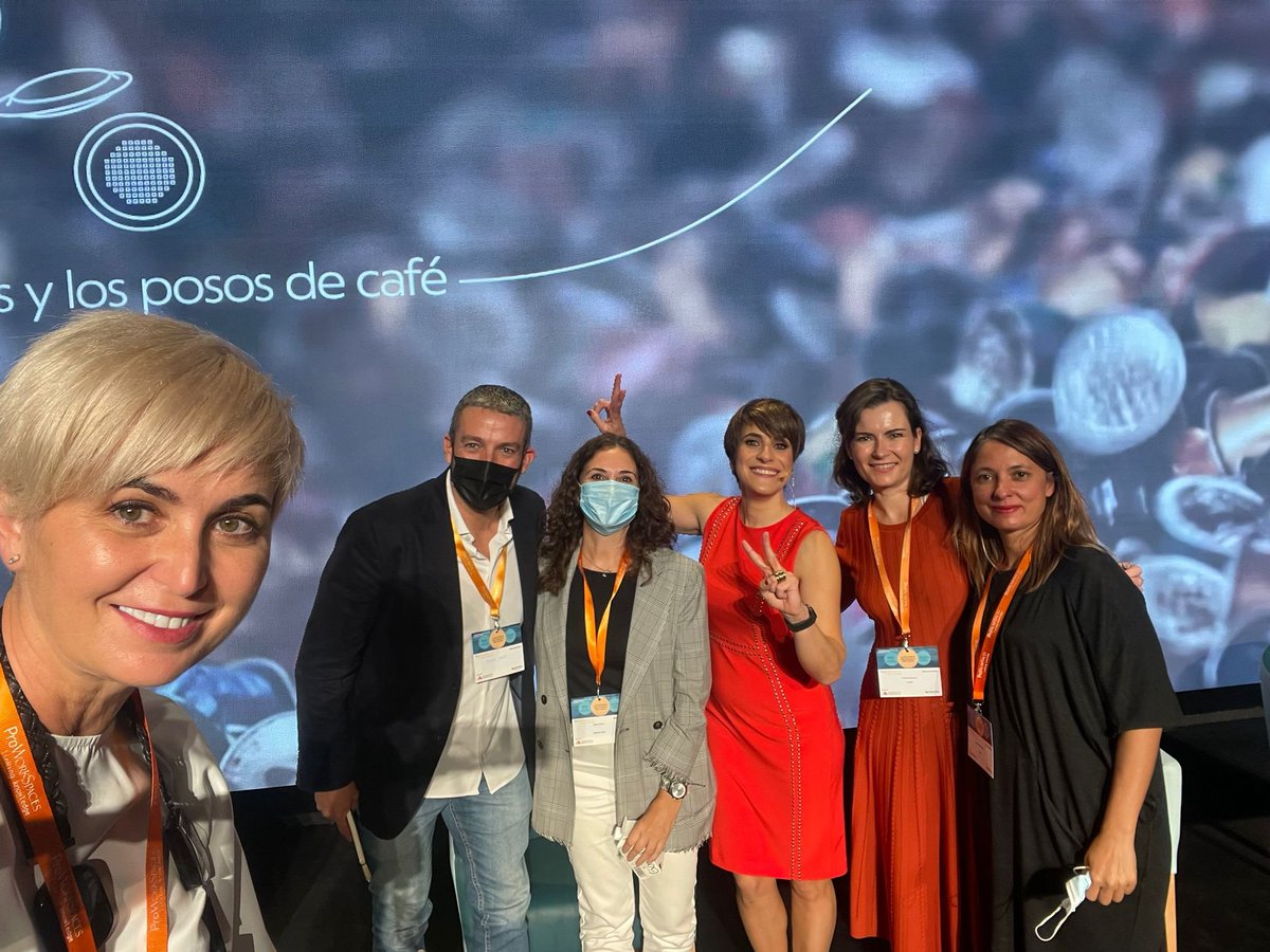 🗣️<a href="/rosasiles/">Rosa Siles</a>, nuestra directora, desde ⚫🔴 #ProWorkSpacesConference <a href="/ProWorkSpaces/">ACW - Asociación Española de Coworking</a> <a href="/LaNaveMadrid/">La Nave</a>

🎯'Cuando das un servicio, lo haces como parte de la red. Somos un #ecosystembuilder. El reto está en facilitar una #redP2P y en entender la importancia del #LiderazgoRedárquico'