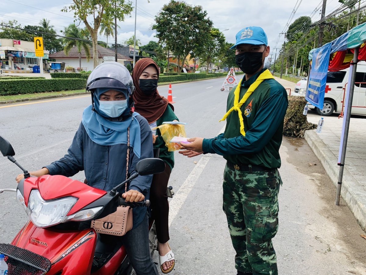 Infantry5002's tweet photo. วันที่ 21 ต.ค.64 ศบภ.ร.5 พัน.2 ร่วมกับส่วนราชการจังหวัดสตูล ตั้งจุดรับแจ้งเหตุ/จุดบริการประชาชน ห้วงวันหยุด เดือน ตุลาคม 2564 ตั้งแต่วันที่ 20-25 ตุลาคม 2564 ณ วัดหน้าเมือง ม.6 ต.คลองขุด อ.เมือง จ.สตูล
#กองทัพภาคที่4 https://t.co/urVMmd8DP6 https://t.co/qTV4ffgeoN