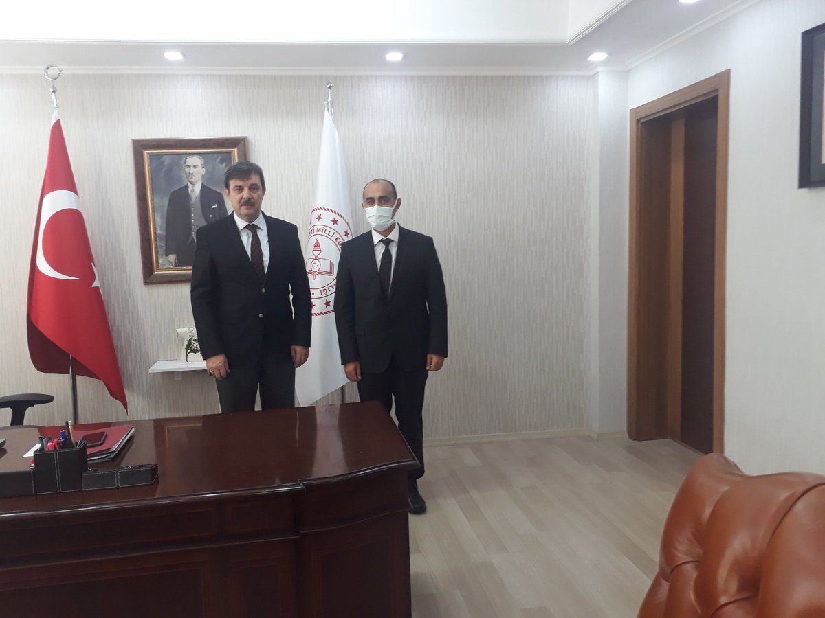 Selahattin GENÇ (@slhttngenc) on Twitter photo HAYATBOYU ÖĞRENME GENEL MÜDÜRÜMÜZ SAYIN SABAHATTİN DÜLGER BEY'İ ZİYARET ETTİK. İLGİ ve ALAKALARINDAN DOLAYI TEŞEKKÜR EDERİM. <a href="/sdulger43/">Sabahattin DÜLGER</a> @hbogm @hayatboyuailesi <a href="/skaygusuz/">Salih Kaygusuz</a> <a href="/chnkvnc/">Cihan KIVANÇ</a> <a href="/Yakutiyehem/">YAKUTİYE HALK EĞİTİMİ MERKEZİ</a> HAYATBOYU ÖĞRENME GENEL MÜDÜRÜMÜZ SAYIN SABAHATTİN DÜLGER BEY'İ ZİYARET ETTİK. İLGİ ve ALAKALARINDAN DOLAYI TEŞEKKÜR EDERİM. <a href="/sdulger43/">Sabahattin DÜLGER</a> @hbogm @hayatboyuailesi <a href="/skaygusuz/">Salih Kaygusuz</a> <a href="/chnkvnc/">Cihan KIVANÇ</a> <a href="/Yakutiyehem/">YAKUTİYE HALK EĞİTİMİ MERKEZİ</a>