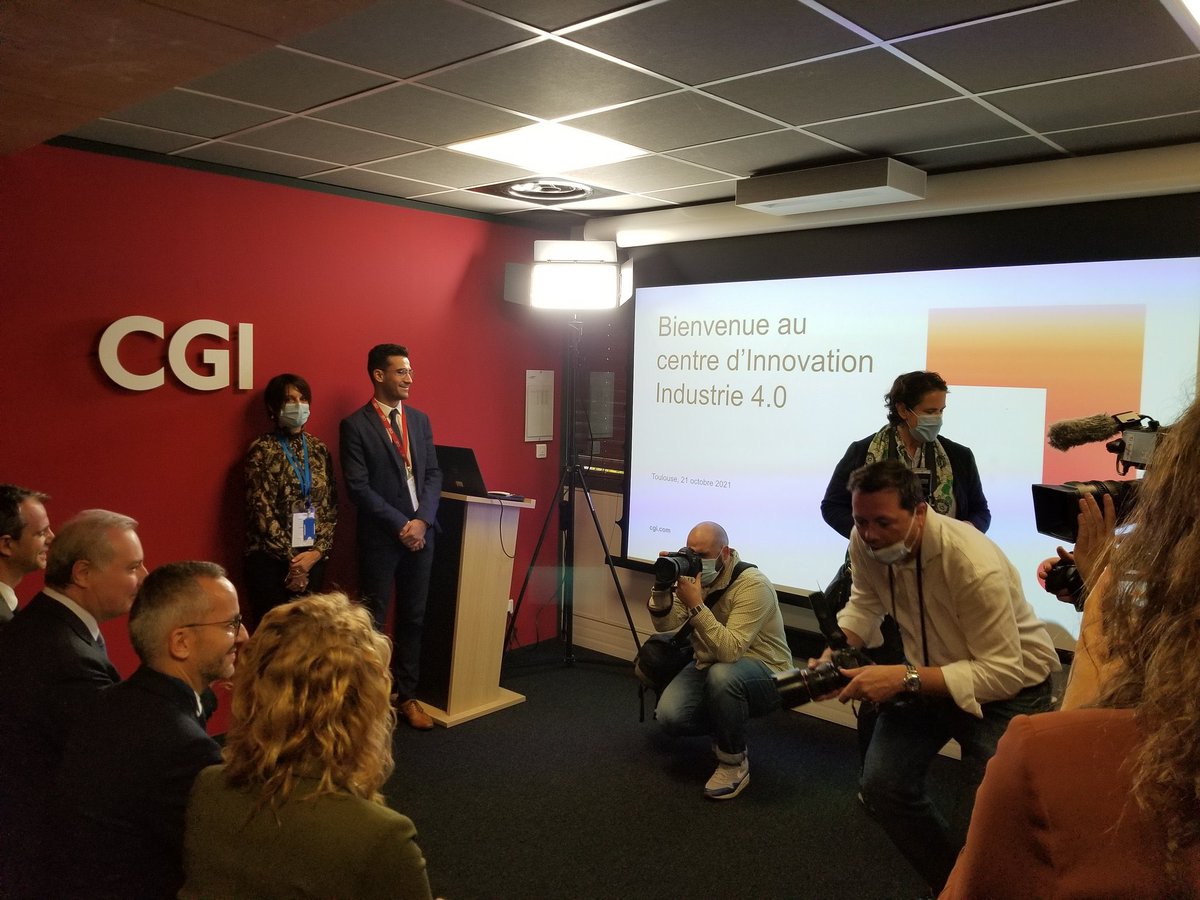 AmyBakerCAN's tweet photo. En avant l’#innovation ! Bravo à @CGI_FR pour le lancement de son pôle mondial d’#innovation dédié à l’#industrie40 ! Je suis très fière de l’engagement à long terme d’un leader 🇨🇦 du #numérique en 🇫🇷! https://t.co/RnUJJbghJk