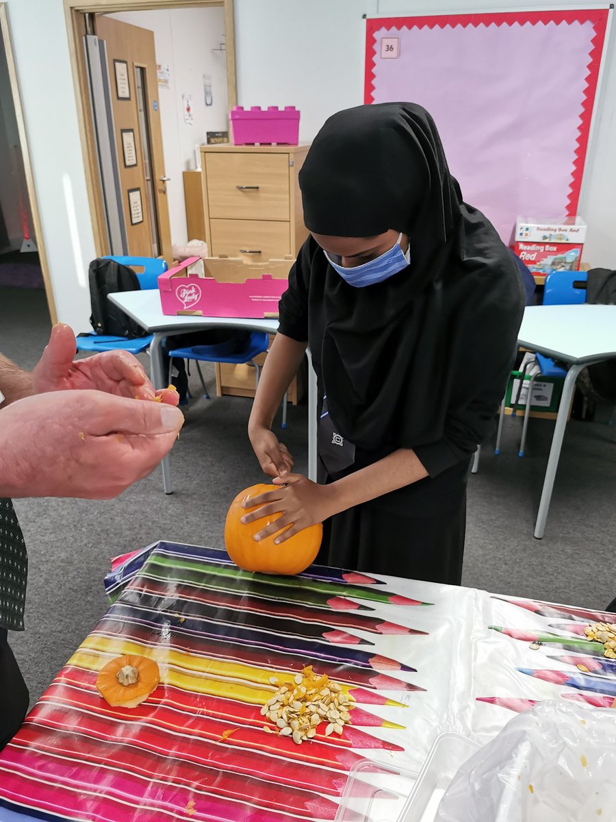 Cantonian_Base's tweet image. Tweet 1 of 3:
A spooktacular morning with @MissAPhillips11 🎃 our pupils have enjoyed a sensory session based around pumpkin carving !! Special thanks to all the TAs who supported Miss with her lesson 😀 #accessbase #sensorysession #successforall #handsonlearning
