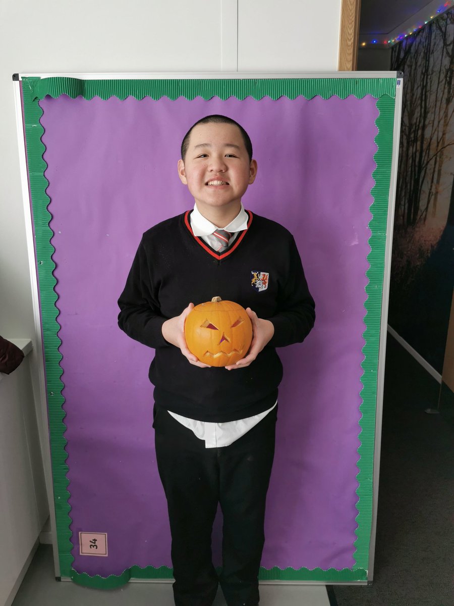 Cantonian_Base's tweet image. Tweet 3 of 3:
A spooktacular morning with @MissAPhillips11 🎃 our pupils have enjoyed a sensory session based around pumpkin carving !! Special thanks to all the TAs who supported Miss with her lesson 😀 #accessbase #sensorysession #successforall #handsonlearning