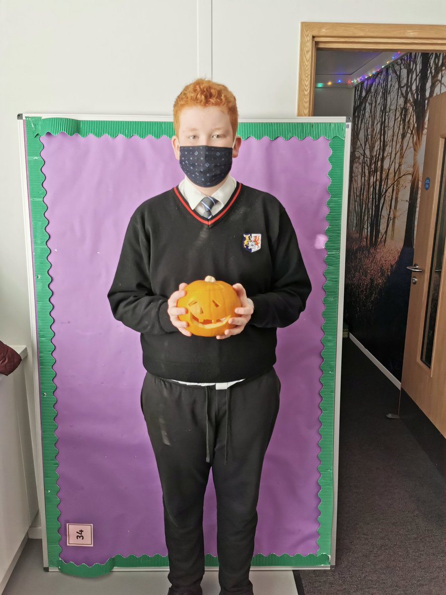 Cantonian_Base's tweet image. Tweet 3 of 3:
A spooktacular morning with @MissAPhillips11 🎃 our pupils have enjoyed a sensory session based around pumpkin carving !! Special thanks to all the TAs who supported Miss with her lesson 😀 #accessbase #sensorysession #successforall #handsonlearning