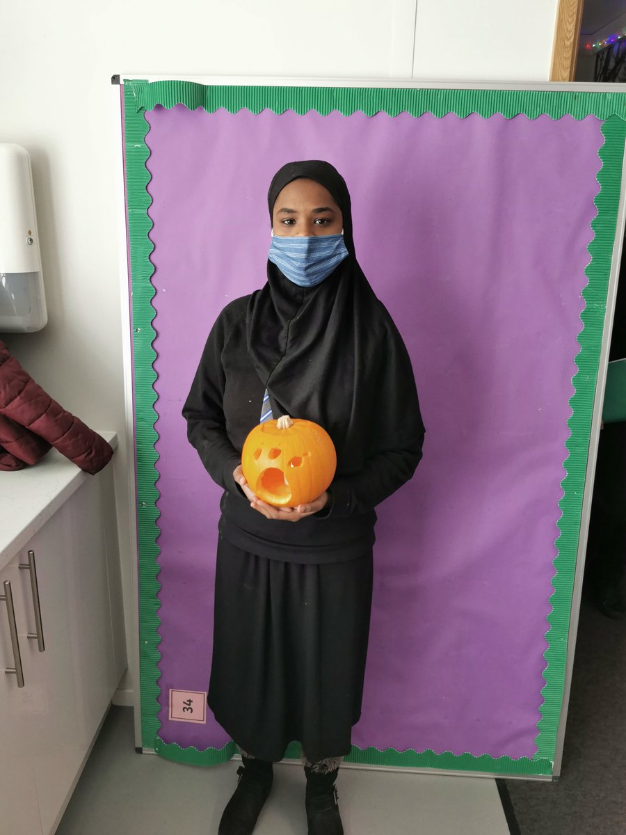 Cantonian_Base's tweet image. Tweet 3 of 3:
A spooktacular morning with @MissAPhillips11 🎃 our pupils have enjoyed a sensory session based around pumpkin carving !! Special thanks to all the TAs who supported Miss with her lesson 😀 #accessbase #sensorysession #successforall #handsonlearning