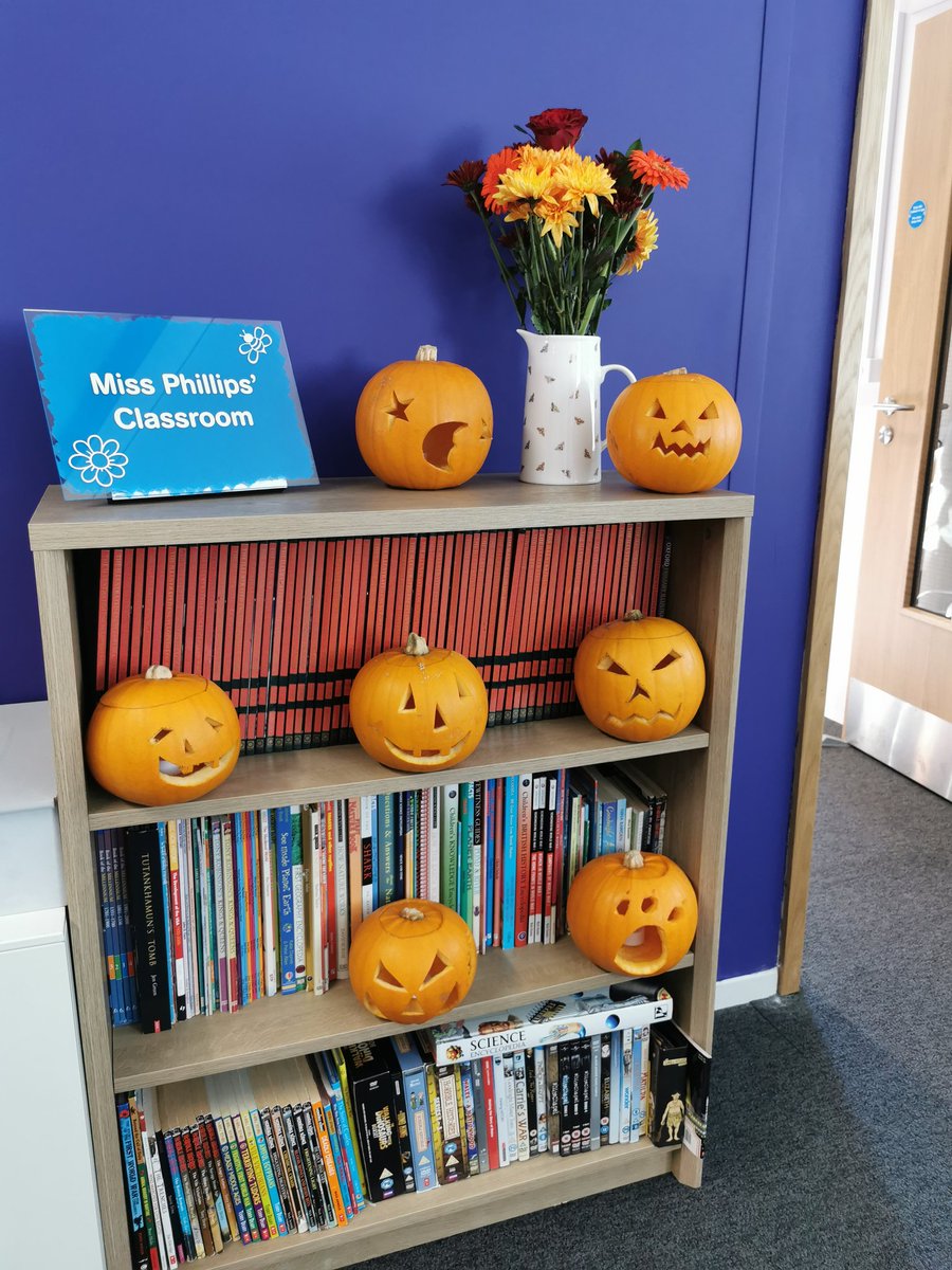 Cantonian_Base's tweet image. Tweet 3 of 3:
A spooktacular morning with @MissAPhillips11 🎃 our pupils have enjoyed a sensory session based around pumpkin carving !! Special thanks to all the TAs who supported Miss with her lesson 😀 #accessbase #sensorysession #successforall #handsonlearning