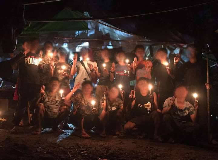ShuminZhang123's tweet photo. Revolutionary Comrades in Pyay, liberated areas to fight against Junta, staged a candle strike &amp; held memorial service for fallen heroes of Spring Revolution last night on full moon day of Thadingyut. #CandleStrike #Oct21Coup   #WhatsHappeningInMyanmar  https://t.co/ECYpHzyjFo