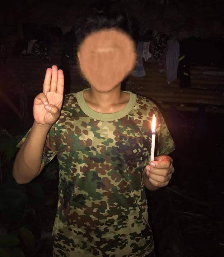ShuminZhang123's tweet photo. Revolutionary Comrades in Pyay, liberated areas to fight against Junta, staged a candle strike &amp; held memorial service for fallen heroes of Spring Revolution last night on full moon day of Thadingyut. #CandleStrike #Oct21Coup   #WhatsHappeningInMyanmar  https://t.co/ECYpHzyjFo