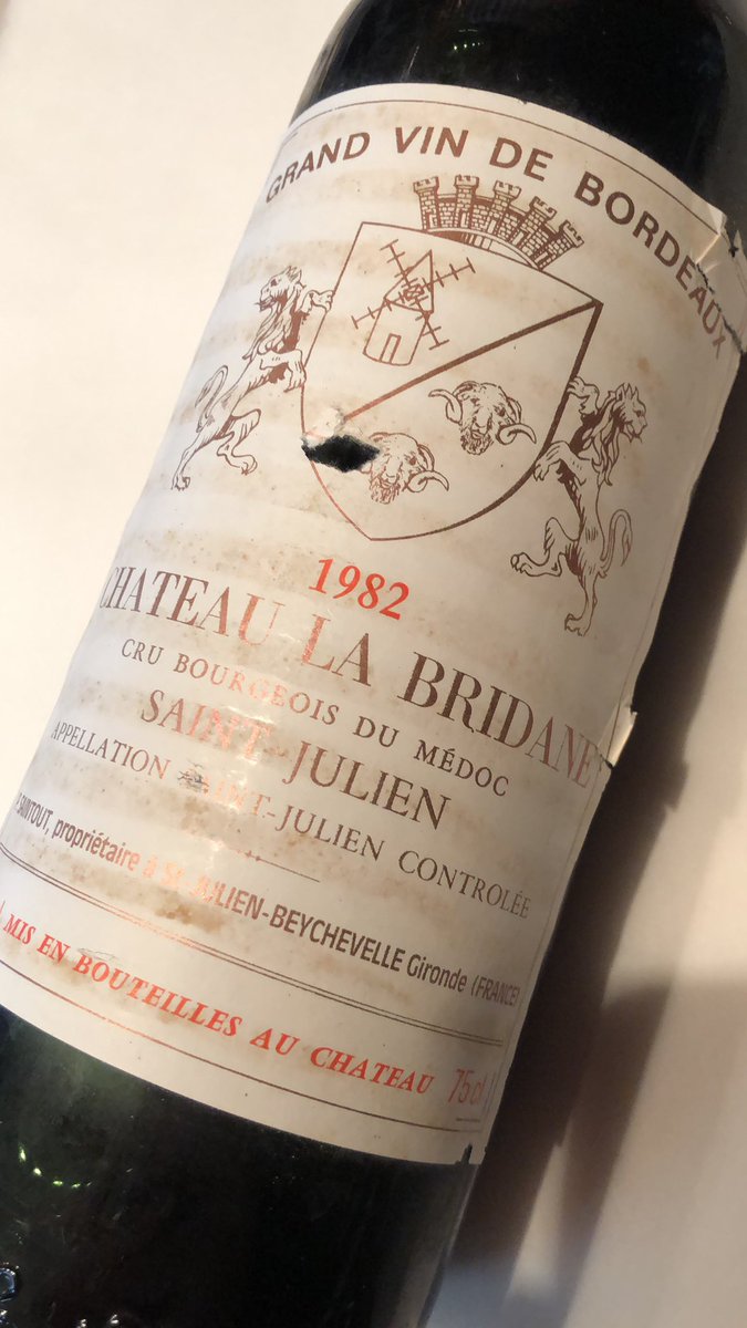 pablodottasomm's tweet photo. El lunes 25/10 en la masterclass sobre Bordeaux vamos a estar sorteando esta botella de Château La Bridane 1982… ¿querés saber más? Escribile a @sommuruguay para asegurarte un lugar!!!! https://t.co/PBjHrLgicV