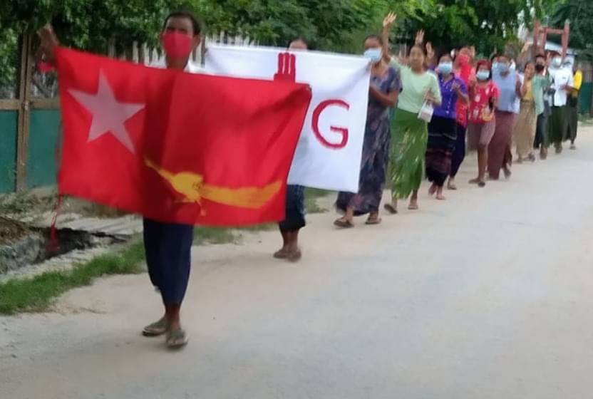 ShuminZhang123's tweet photo. Locals of Shwebo Tsp marched on the streets to overthrow Genocidal Military by chanting revolutionary slogans. #CandleStrike #Oct21Coup   #WhatsHappeningInMyanmar https://t.co/6BrcqhEp2j