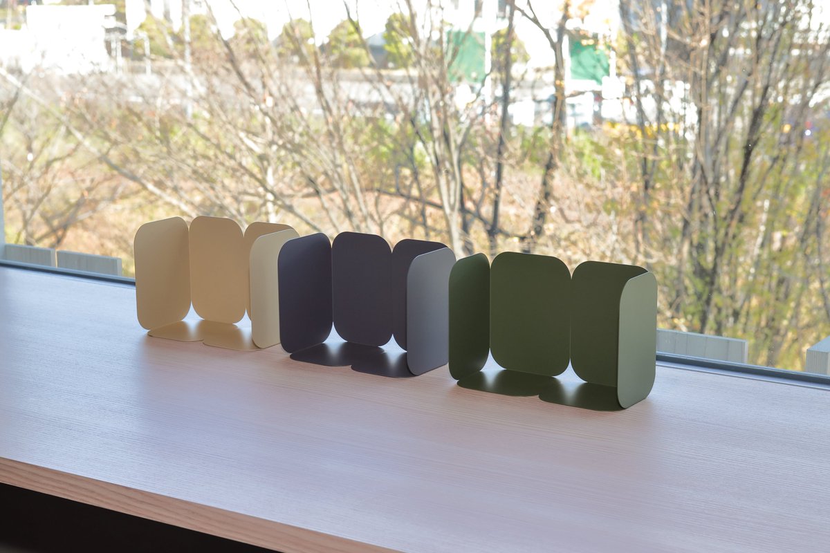 kibundo_kyoto's tweet photo. 【情報解禁！！】
規文堂の新商品が2021年グッドデザイン賞を受賞しました！それも2つ！70年の歴史で初めての出来事です！
図書館様はもちろん一般ユーザー様のお部屋にもおすすめです。

ブックエンド【Mass】
https://t.co/gwiA3mqMUz
ブックスタンド【Puska】
https://t.co/FevNMu6SsP

うれしい！ https://t.co/e0qLPxtGFH