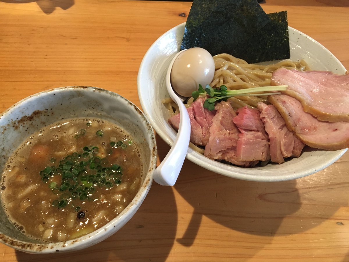 oda4131's tweet image. 三鷹にある『KEN軒』さんにゆきました。
特製濃厚魚介つけ麺。
ボリューム満点で最高に美味しかったです。
お肉が柔らかくてとってもジューシーだったよ。
#KEN軒 #特製濃厚魚介つけ麺