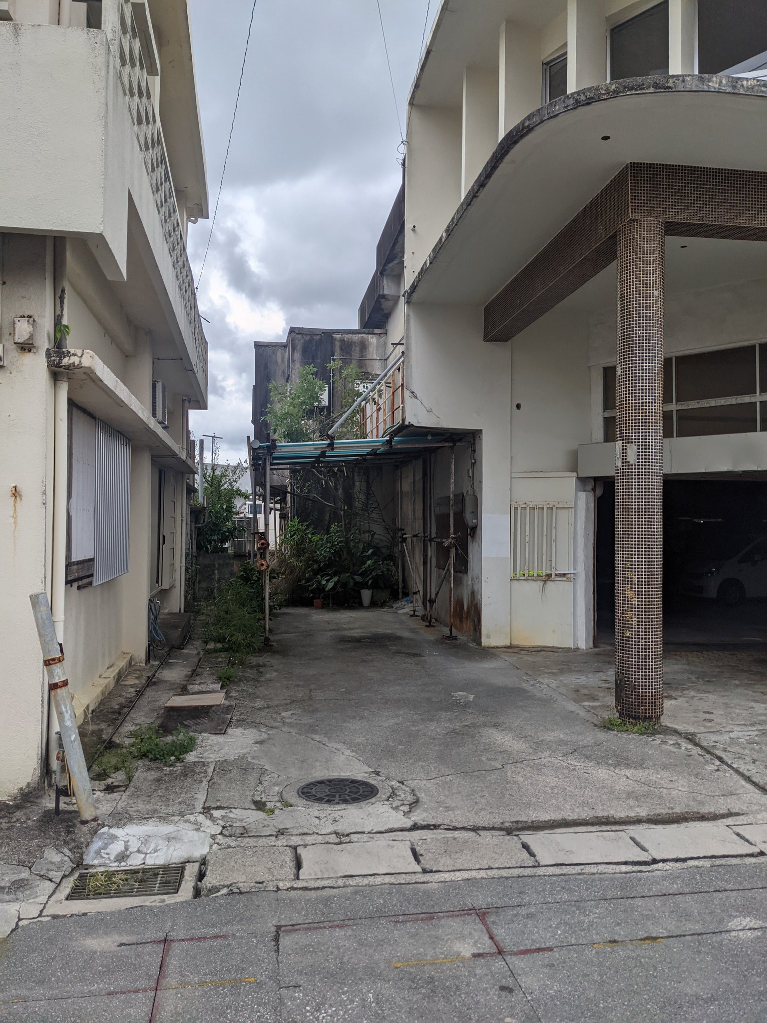 Nekozima 沖縄 北谷町吉原謝苅地区 ナポリ座跡地 ここに映画館があったとは驚き 道路工事の看板をみたら ナポリ線 と表記してある ナポリ座の名残りですかね ナポリ座 北谷町 謝苅 沖縄映画 T Co Cslkuyx0co Twitter