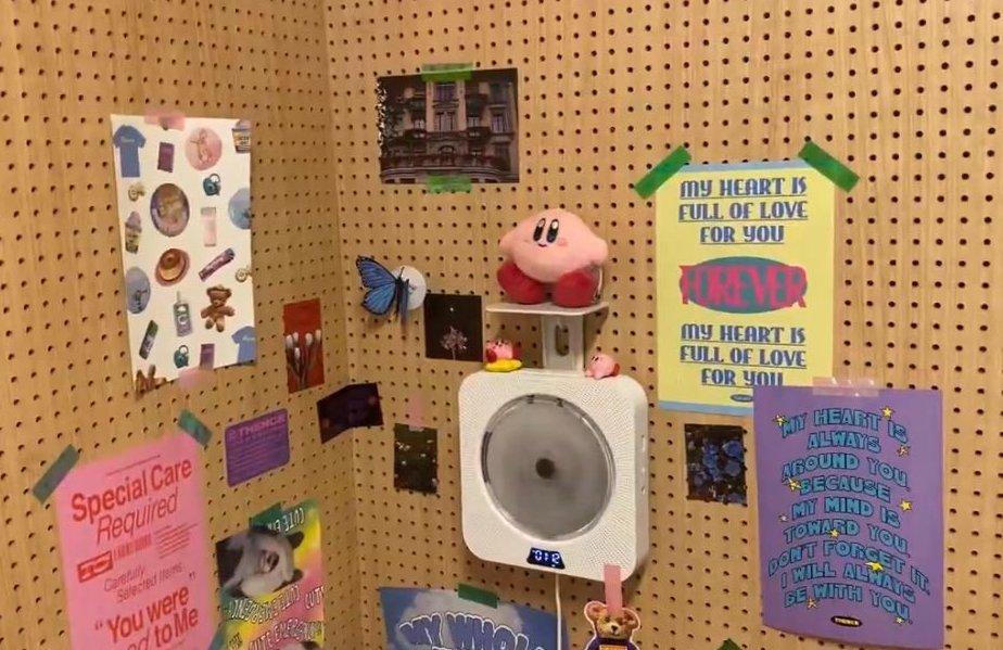 bluebettasoul's tweet image. gowon's room🦋✨            hyeju's room 🖤⛓️