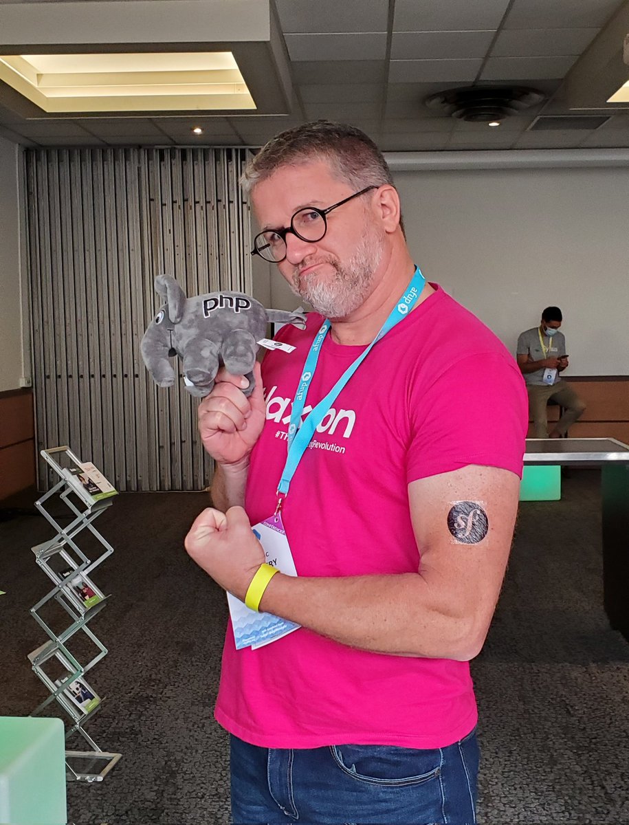 Twitter, j'ai besoin de toi pour gagner un elephpant <a href="/symfony/">Symfony</a> au #ForumPHP. Il me faut un max de retweet. Please RT !!