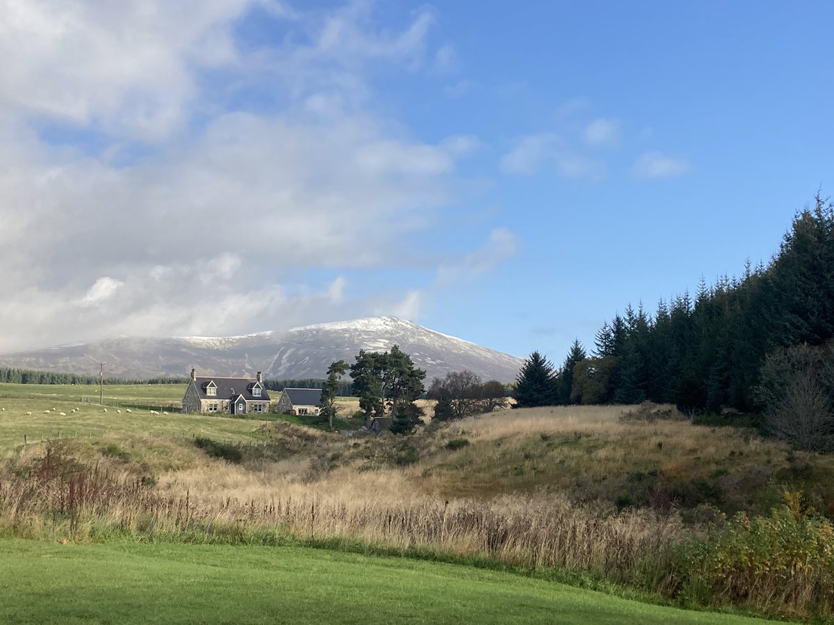 GillGWanderlust's tweet photo. @WindyWilson88 Cold and sunny in #Speyside snow last night fell on Ben Rinnes ❄️ https://t.co/lHW88NNylG