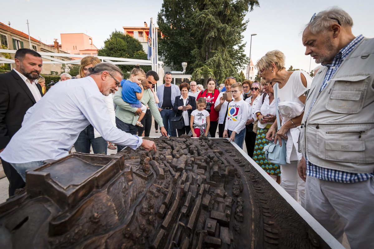 AllTourism4's tweet photo. Šibenik Tourist Board, PP4 has introduced in an official ceremony the cast model of old city centre with legend in Braille. https://t.co/xQXVxnIMU6