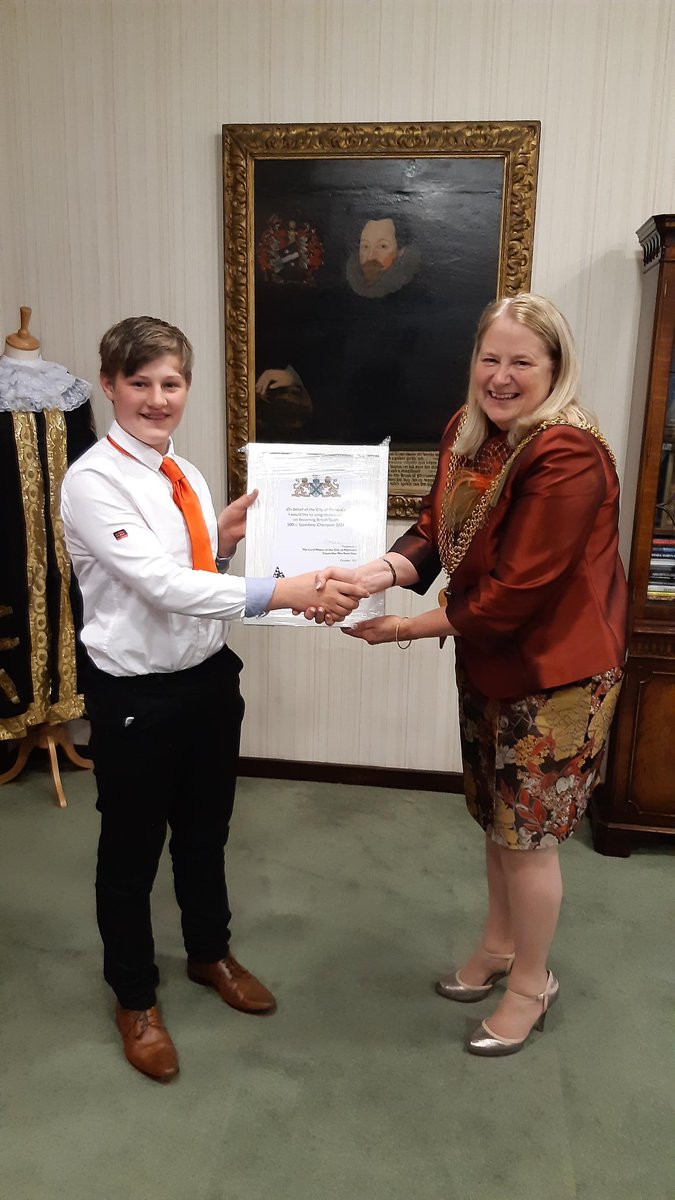 Congratulations to Plymouth’s very own Ben Trigger who has become the British Youth Speedway Champion 2021. 🏆
15 year old Ben was invited to receive a special certificate from the Lord Mayor Councillor Terri Beer in recognition of this fantastic achievement. Well done Ben!