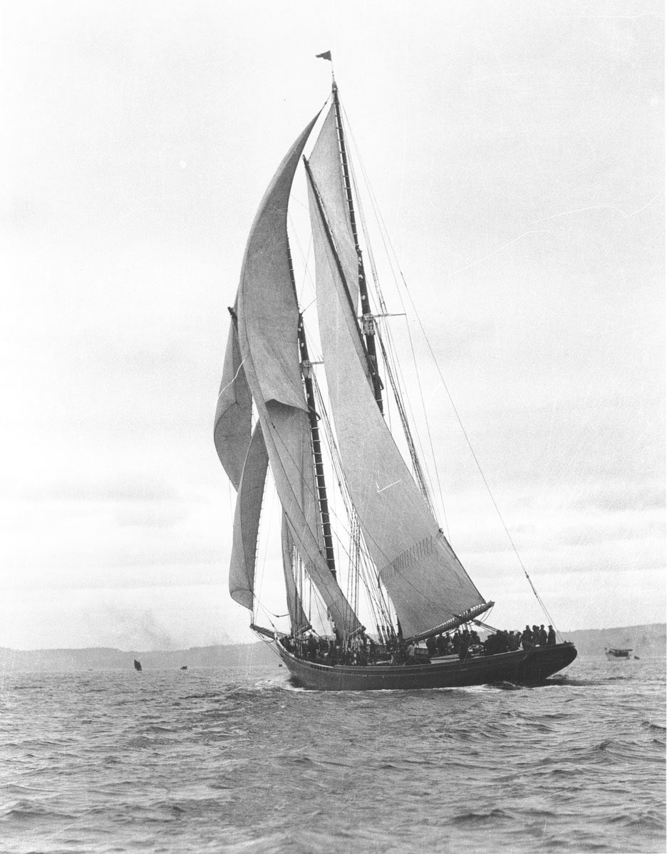 ‘BLUENOSE sailing away’

#Bluenose100 

📷: W.R. MacAskill / <a href="/NS_Archives/">Nova Scotia Archives</a>
