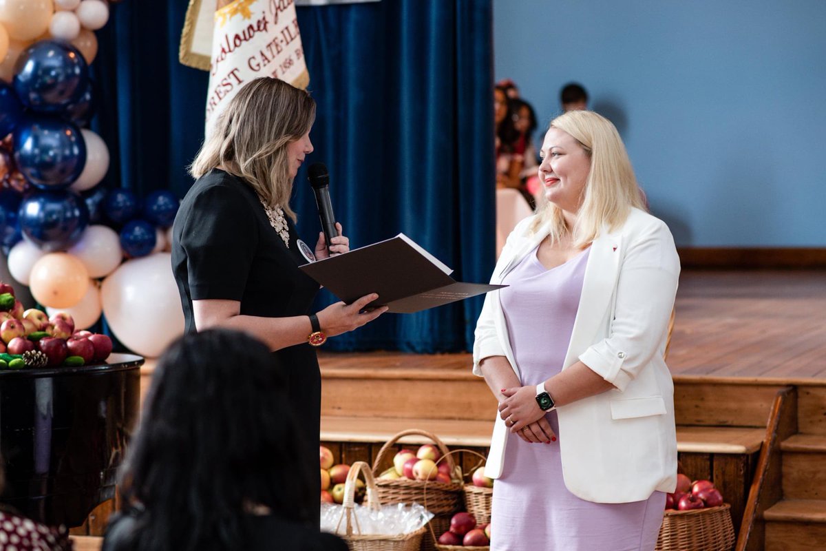 MaksiKozinska's tweet image. Last Saturday, I was awarded a certificate of recognition for my
continuous support offered to the Polish Saturday School in Ilford over the past ten years.  #supplementaryeducation #communitylanguages