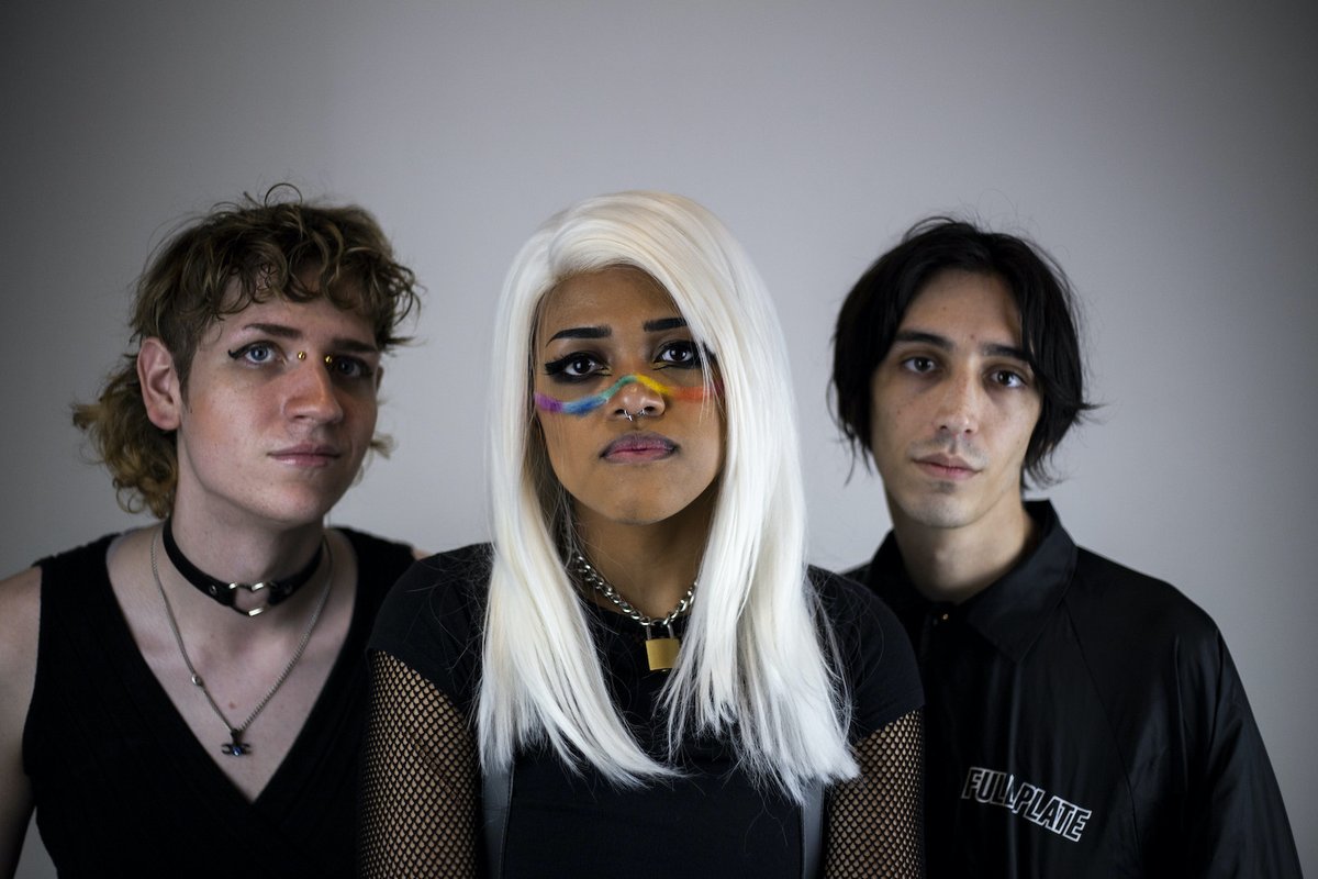 Florida emo band GILT debut new vocalist &amp; sound with “In Windows." Watch the video: brooklynvegan.com/florida-emo-ba…