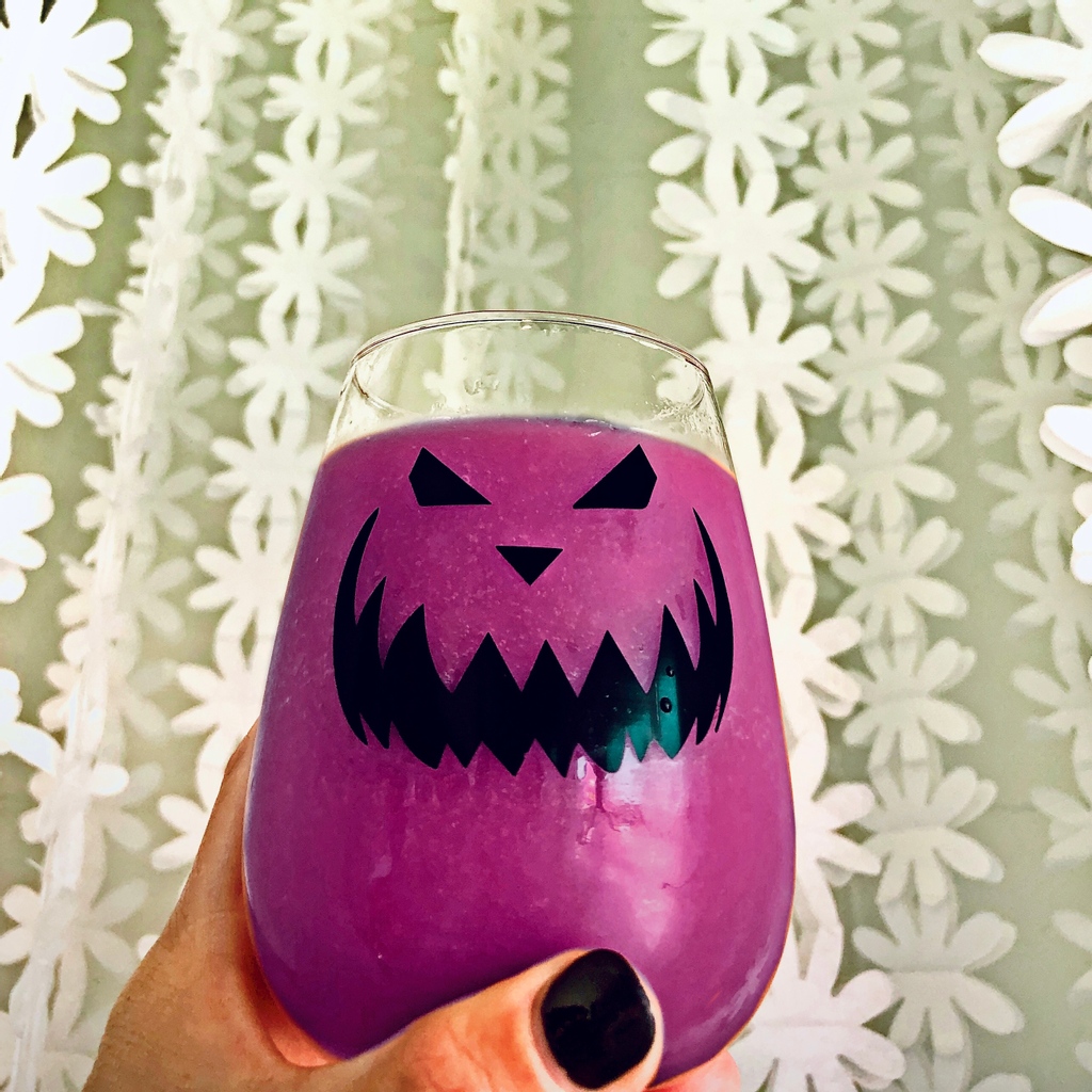 radiantbeerco's tweet photo. 😈 🆂🅿︎🅾︎🅾︎🅺🆈 🆂🅺🅸🅴🆂 🎃 #KeeptheGlass #BeerSlushies start Friday. Tropical Skies smoothie-style sour w/spirulina &amp; vanilla. These will absolutely sell out, so be there at noon on Friday! https://t.co/4LfDZb9TQc