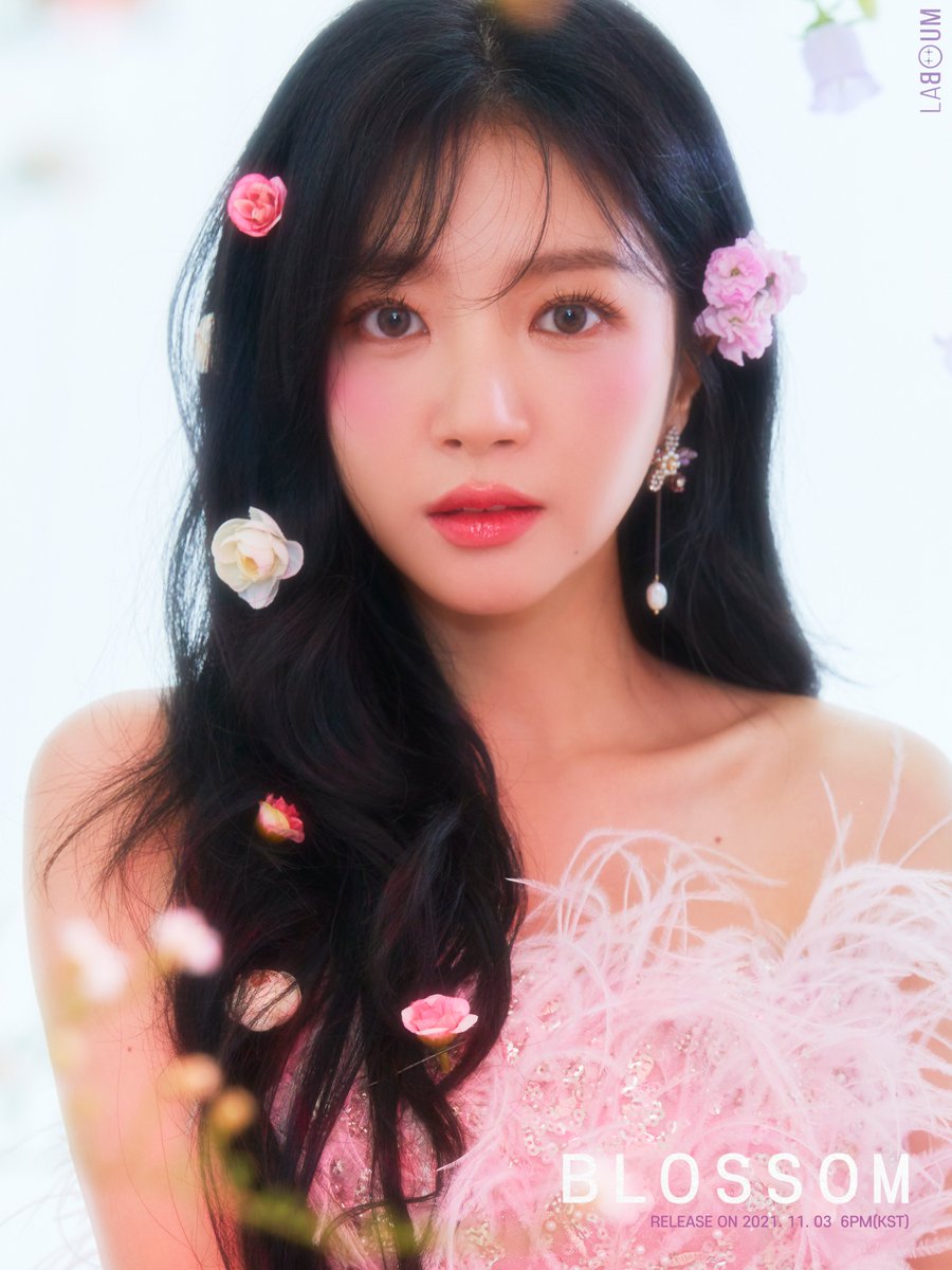 officialLABOUM's tweet photo. [#라붐]

LABOUM 3rd MINI ALBUM
[BLOSSOM] SOLO CONCEPT PHOTO
#해인 #HAEIN

🌷2021.11.03 6PM (KST)

#LABOUM #블러썸 #BLOSSOM
#211103_6PM #COMEBACK 
#COMING_SOON https://t.co/jQZ3fPe7dA