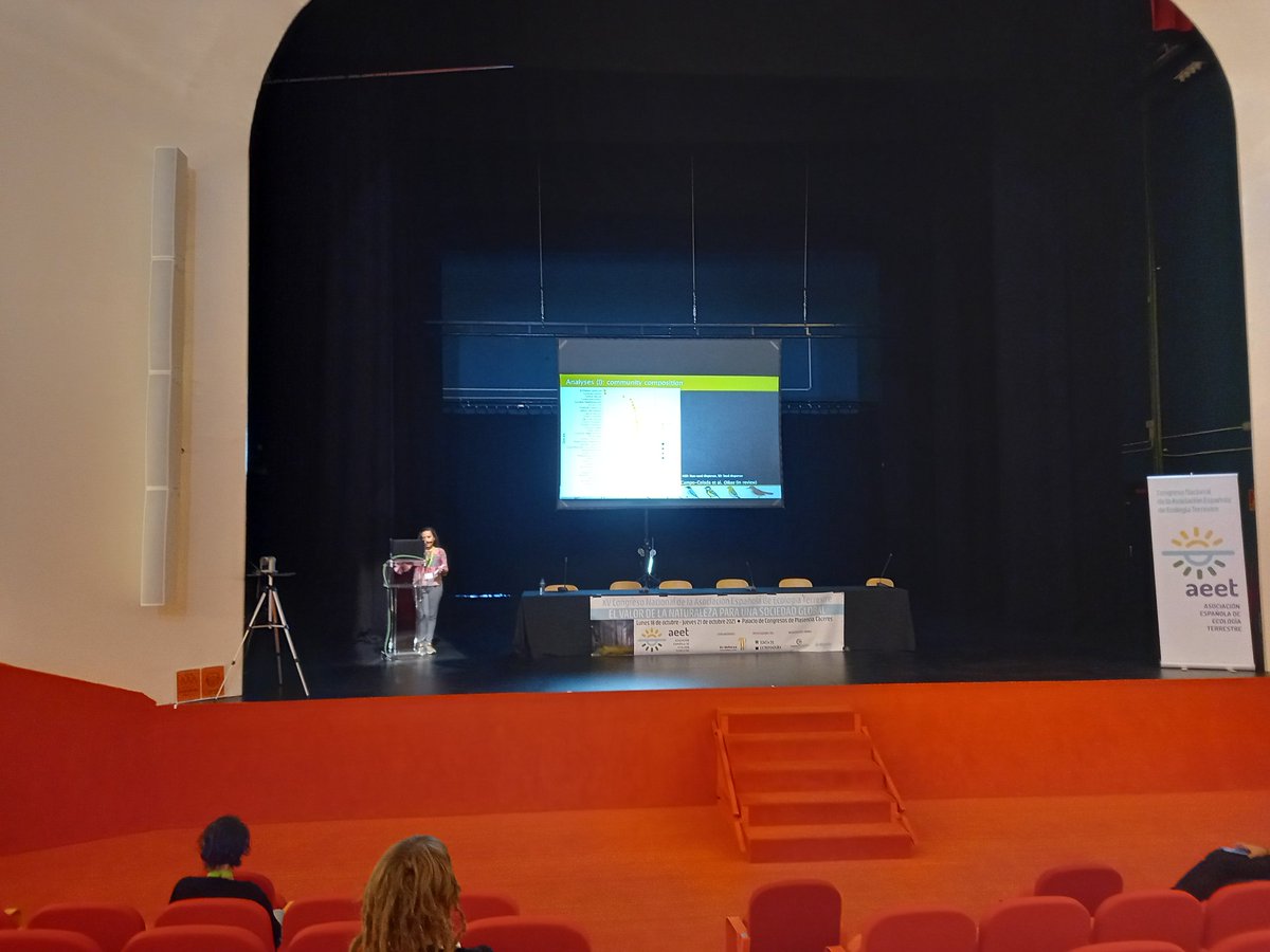 phenogirl's tweet photo. A great presentation of Maria Campo Celada explaining changes in frugivore composition and body condition in Doñana. #TEMPNET #AEET2021 @pedro_jordano https://t.co/WuKhmSwoNI