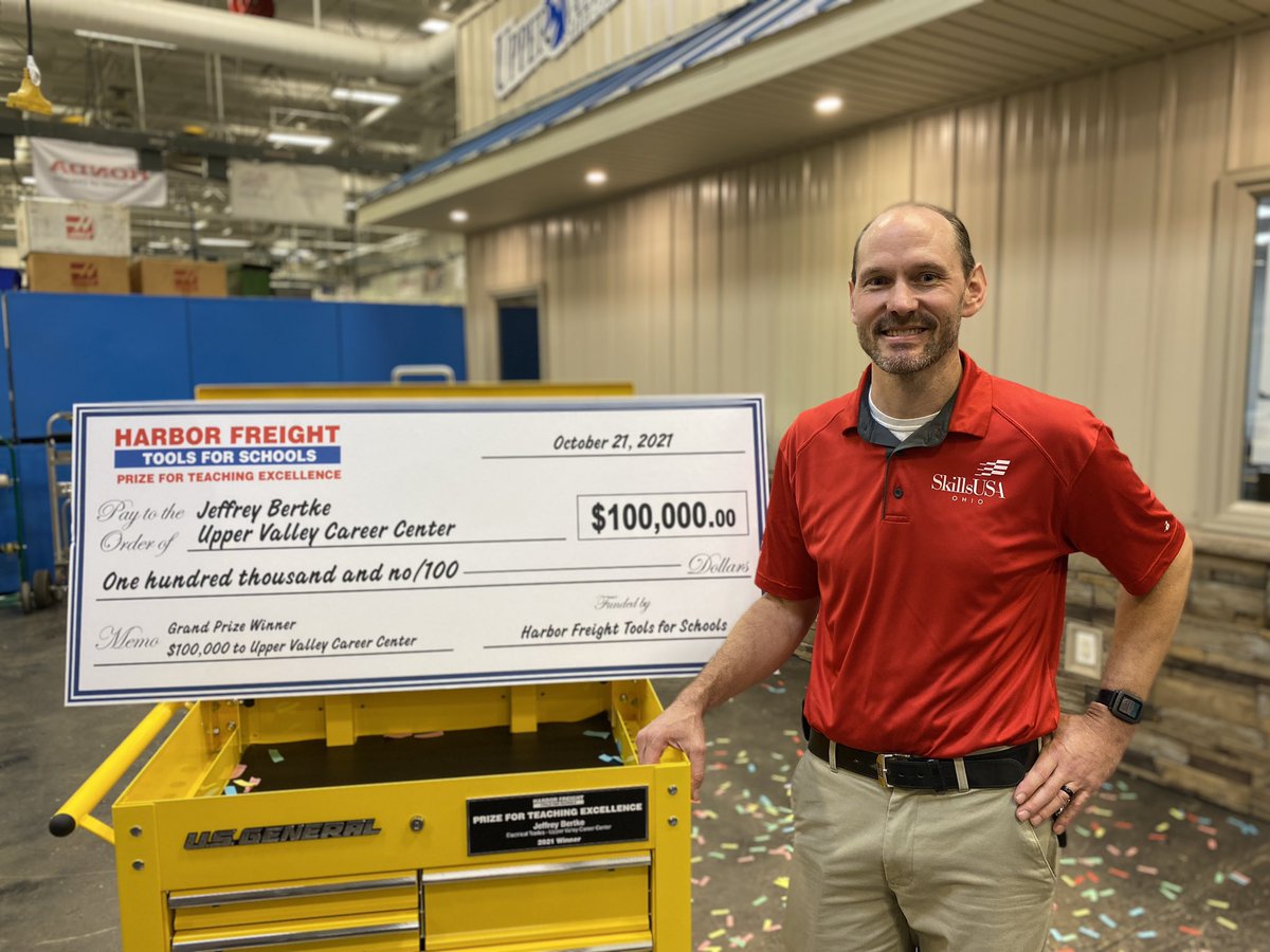 UVCareerCenter's tweet photo. Mr. Jeff Bertke - National GRAND PRIZE WINNER @HFTforSchools https://t.co/LttBoqeJ7s
