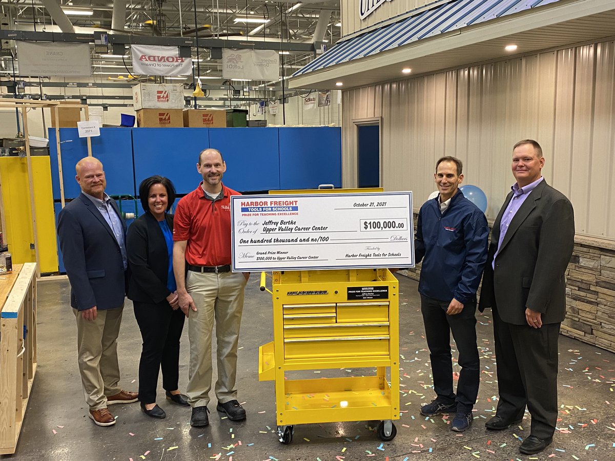 UVCareerCenter's tweet photo. Mr. Jeff Bertke - National GRAND PRIZE WINNER @HFTforSchools https://t.co/LttBoqeJ7s