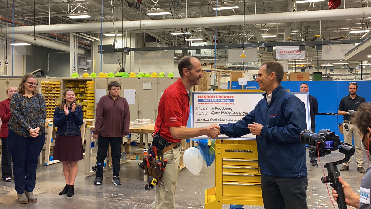 UVCareerCenter's tweet photo. Mr. Jeff Bertke - National GRAND PRIZE WINNER @HFTforSchools https://t.co/LttBoqeJ7s