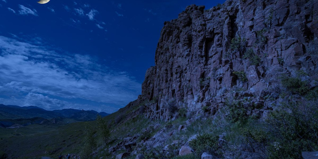 PLANJeffco's tweet photo. #JeffcoOpenSpace #NorthTable Park is notorious for visitors recreating after curfew in the autumn months. Curfew is one hour after sunset; there are #curfew patrols now. Thanks to our #OpenSpaceVolunteer crew as they protect Park Visitors from themselves! https://t.co/VsyOO7bem6 https://t.co/980gqsmERL