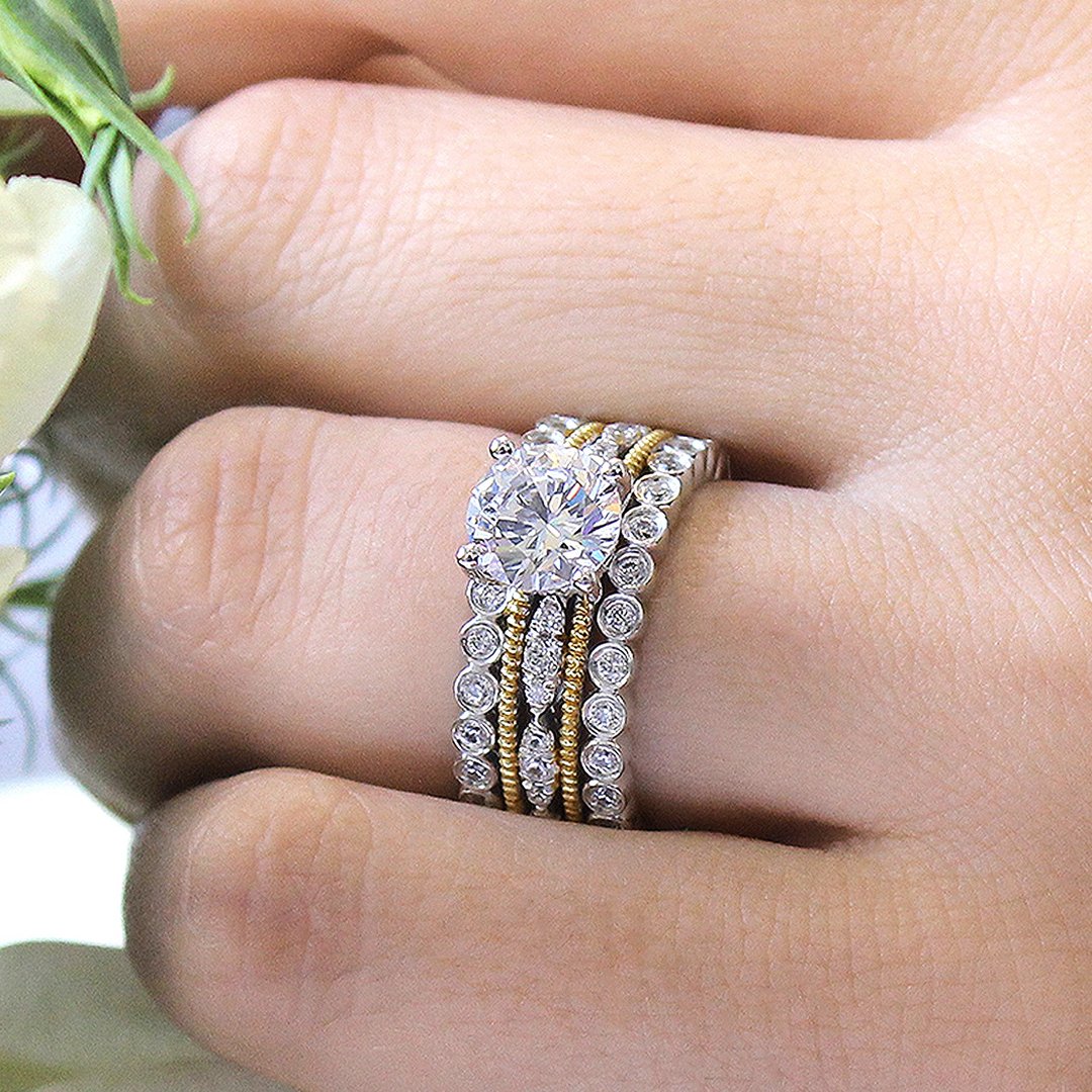 GoldsmithJewel1's tweet photo. Now, this is a MOMENT! 💎💍 https://t.co/fs56rXqpJR