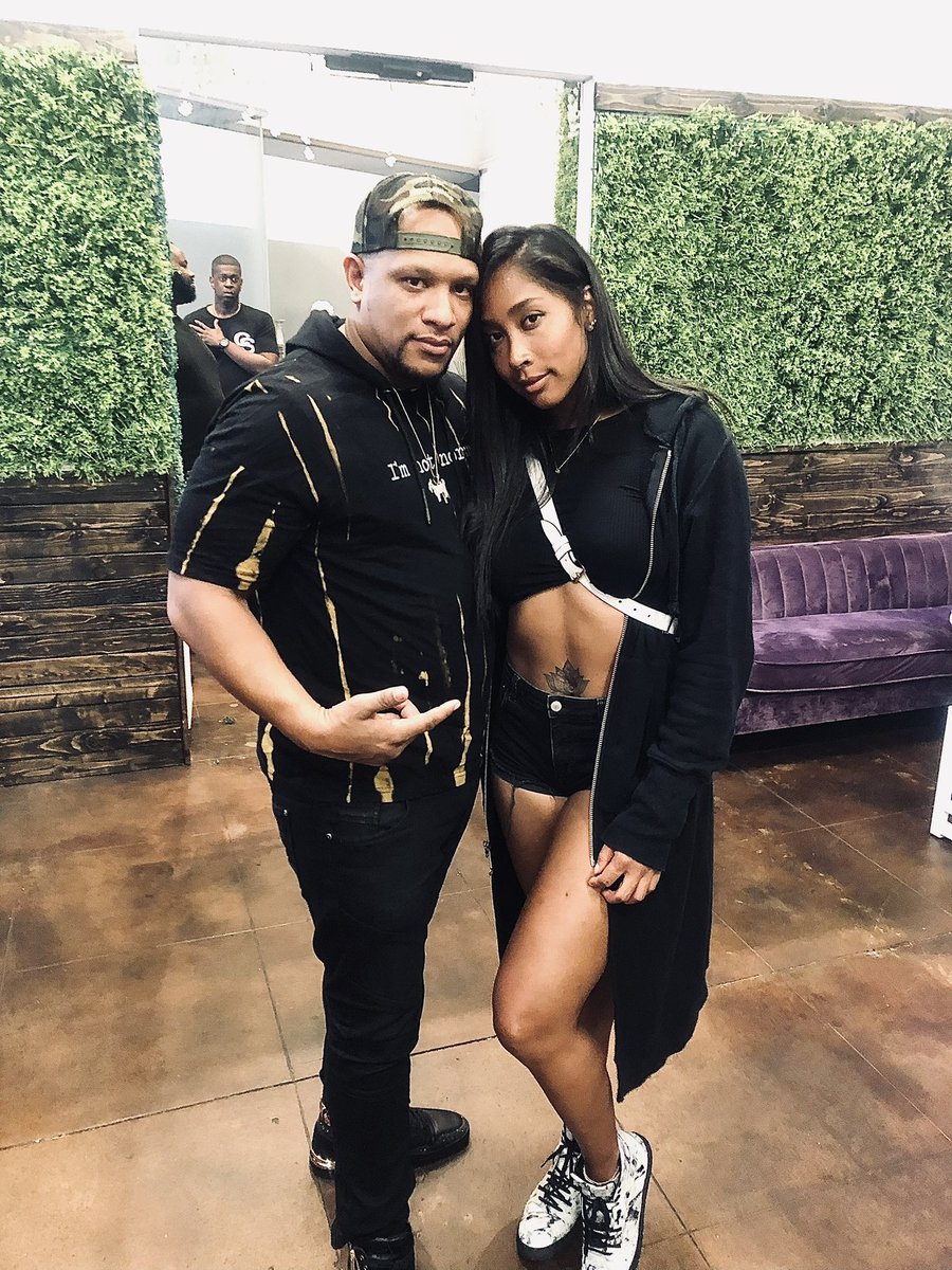 TheRealCizzle's tweet photo. @APRYLSJONES much love… #networking #entrepreneurs https://t.co/EpMWmNaUGl
