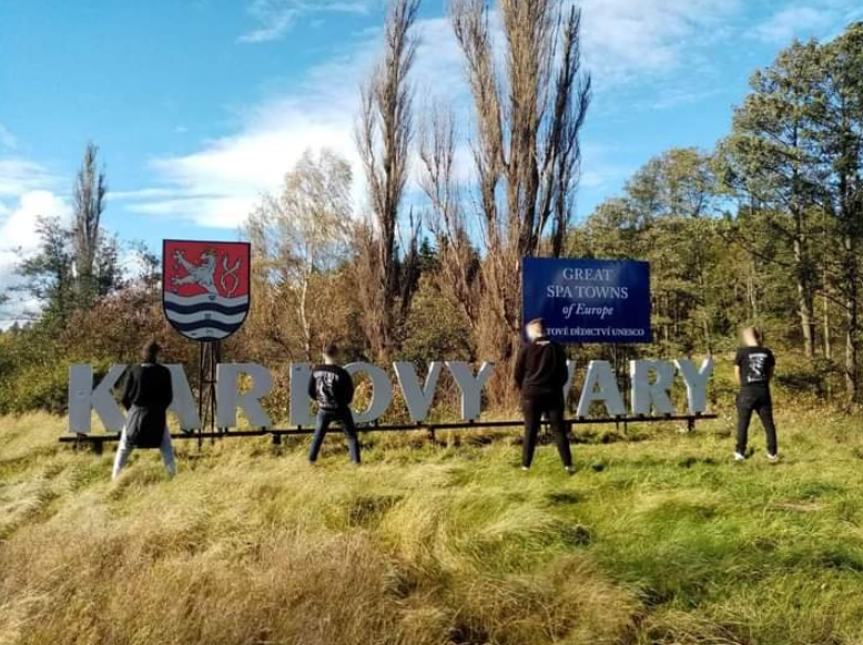 21.10.2021 Kometa Brno (Gioventu Fanatics) 🇨🇿 on their way to Karlovy Vary today
#KometaBrno #Brno #Gioventu #GioventuFanatics #KarlovyVary #hooligans #KVAvKOM #TELH