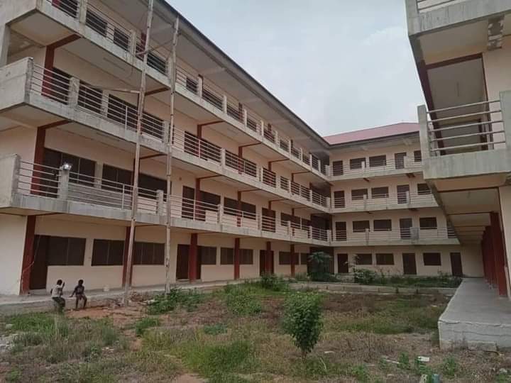 _JustKwesi's tweet photo. When the chief spoke was he doing so because Nana Akufo Addo wasn't his region's favourite or from his tribe?

That chief was very unfair to the facts and if he was fair he would notice that this Gov't has made efforts to complete that project. 

2017                  2021 https://t.co/IzTSm4OZIk