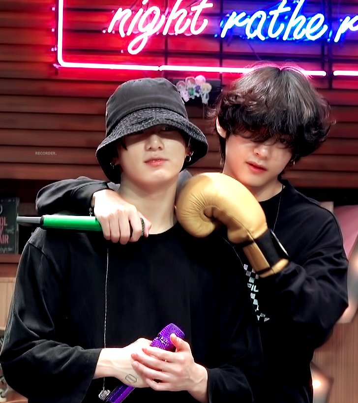 rakshanakrish's tweet photo. This look๐ #v #taebae #TaeKook https://t.co/Iitu9L5wwF