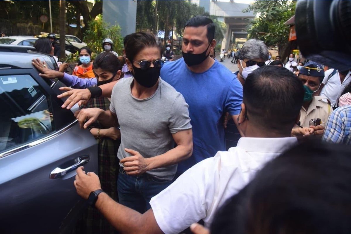 DilawarTalkies's tweet photo. #IStandWithSRK #IndiaWithSRK https://t.co/wCyYn18s4M