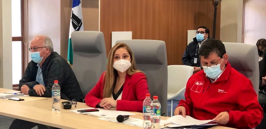 MinjudhLosLagos's tweet photo. Seremi @alex_meeder en representación del @MinjuDDHH integra equipo de @DPRLosLagos y participa de la implementación del servicio @MejorNinez en la #RegióndeLosLagos Participan 9 ministerios a través de igual número de servicios que fortalecerán el trabajo para una #MejorNiñez https://t.co/yoSQGqB2hO
