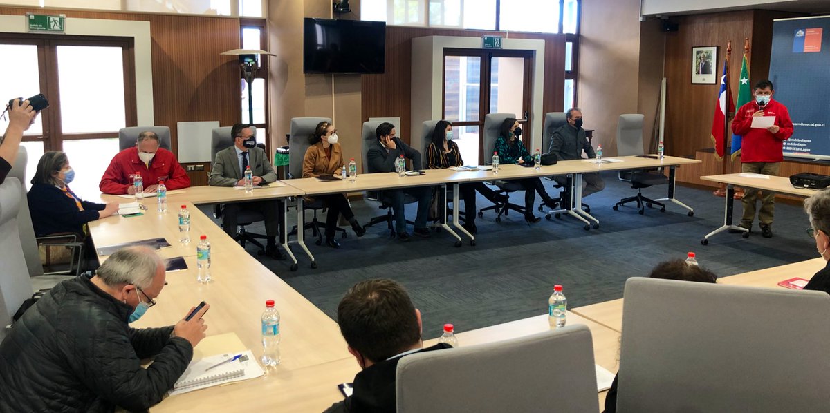 MinjudhLosLagos's tweet photo. Seremi @alex_meeder en representación del @MinjuDDHH integra equipo de @DPRLosLagos y participa de la implementación del servicio @MejorNinez en la #RegióndeLosLagos Participan 9 ministerios a través de igual número de servicios que fortalecerán el trabajo para una #MejorNiñez https://t.co/yoSQGqB2hO