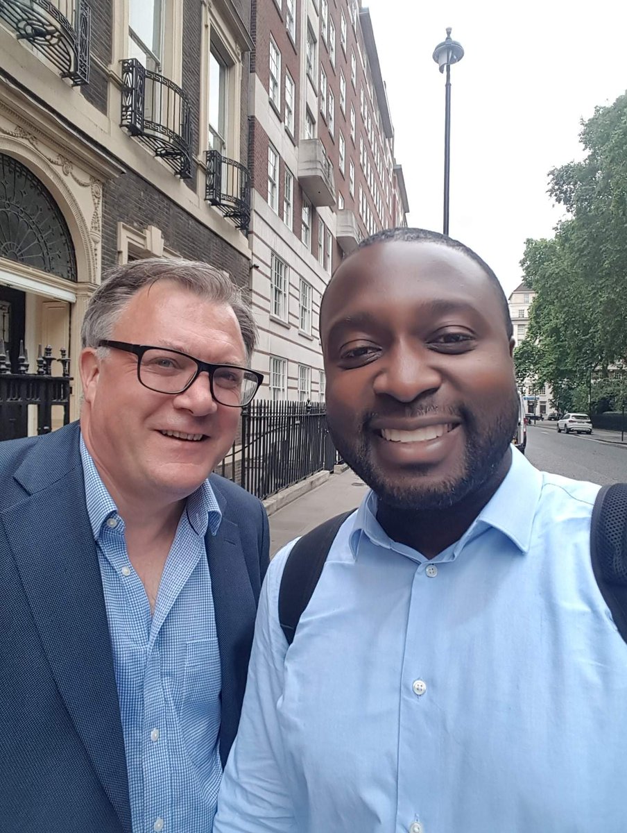 taadelodun's tweet photo. I can walk on the streets of London and bump into an MP (equivalent of a Nigerian Senator) walking on the street. We can talk and chat for a few minutes. They will even shalaye what they are working on presently. We want that in our country too. Thats not too much to ask. #Tbt https://t.co/LRWxA2QQ8h