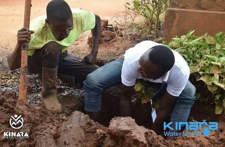kinarayouth's tweet photo. Our skilled local plumbers play an important role in our #WaterForLife project. Here they are following up with our Community Change Agents (CCAs) so that our CCAs continue to develop their competency in fixing pipe leaks in their areas.
#Kinara #SaveADrop #OkoaTone https://t.co/jda86blisx