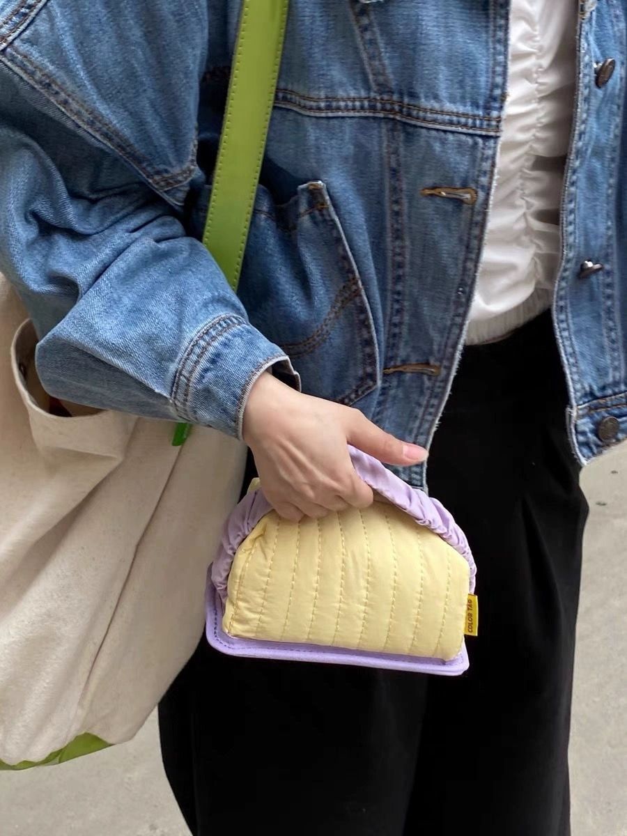 bybonnie_'s tweet photo. 🍰 Butter Cake bag น้องมี 2 ขนาด ราคาเท่ากัน ความน่ารักคือล้นเลยยยงับ ทำจากผ้า Polyester+Nylon / สีเขียว,สีเหลือง
• น้องใหญ่ 22.5x12x14cm สายยาว 39cm
• น้องเล็ก 16x8x10cm สายยาว 19cm

♡ 240฿ ส่งฟรีลทบ ♡

#Layannstore 
#กระเป๋า #กระเป๋าถือ https://t.co/Jo2bx4iT5U