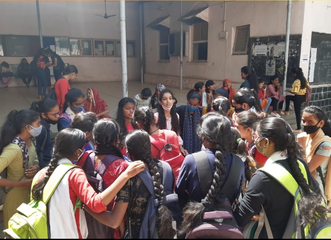 PBelkone's tweet photo. अभाविप सदस्यता अभियानाच्या निमित्ताने जळगाव येथे प्रवास झाला. यावेळी बेंडाळे महिला महविद्यालय येथे सदस्यता अभियान करण्यात आले.
#mahaabvp #abvpvoice #ABVP #membership #ABVPJalgaon https://t.co/hqOLMszu2O