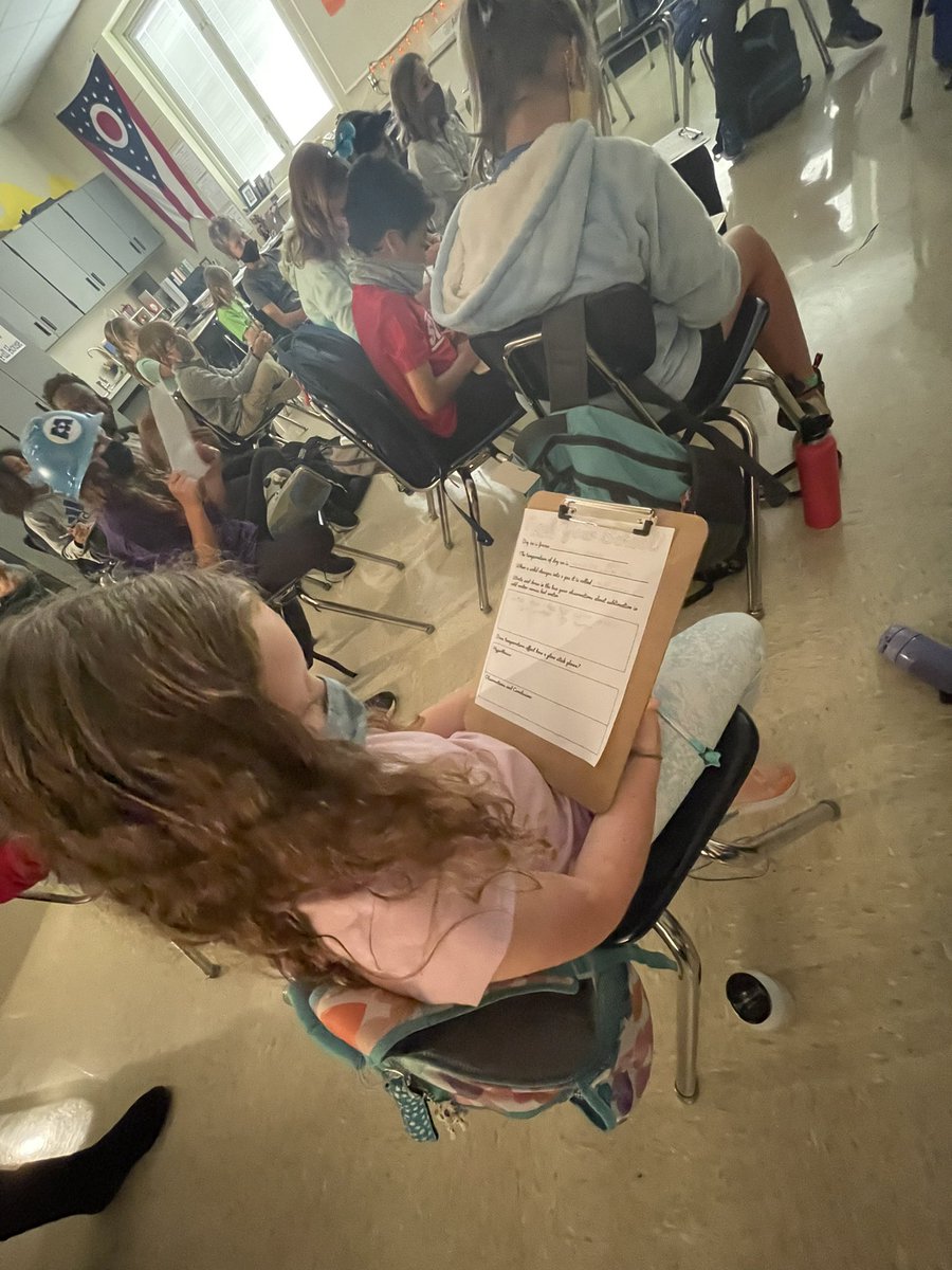 Students in Mr.Nolte’s science class form a hypothesis on how glow sticks change with water temperature <a href="/MCESMavericksAL/">Mill Creek Mavericks</a> <a href="/getyourteachon/">Get Your Teach On</a> #rockyourschool #mcslearn