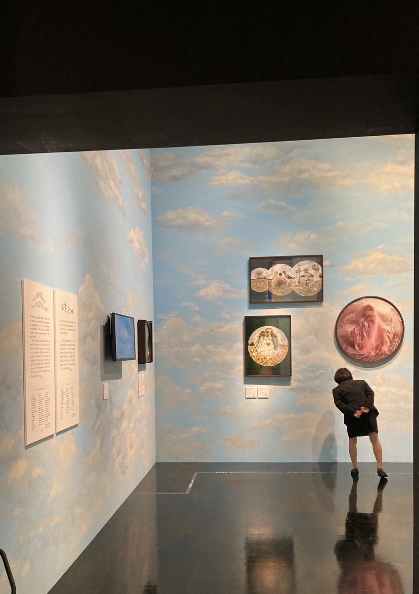 SteffiChen5's tweet photo. 奇美博物館 Tim Walker特展 https://t.co/fpGYZoQ2m6