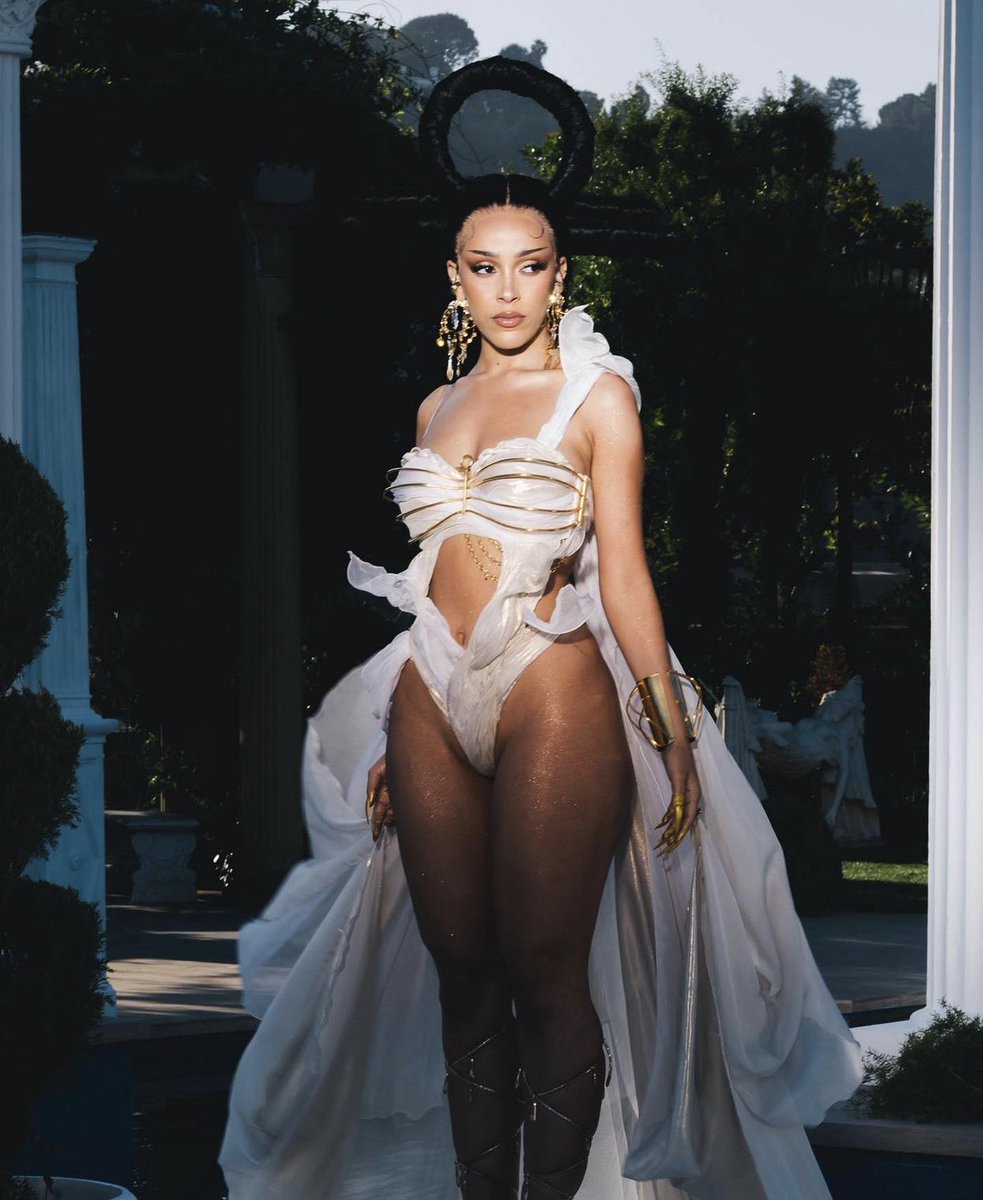 mefeater's tweet photo. Happy 26th Birthday to @DojaCat 💕 https://t.co/dx58FsqTr1