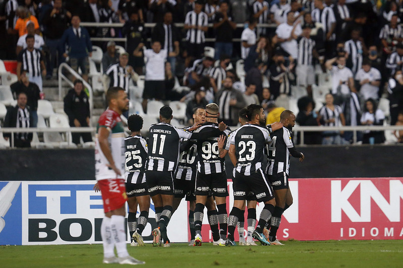 terceirotempo's tweet photo. Botafogo chega perto de número ‘mágico’ e ultrapassa 90% de chances de acesso - Notícias - Terceiro Tempo https://t.co/cu6PKThqEn https://t.co/15uMZoJ4Ny