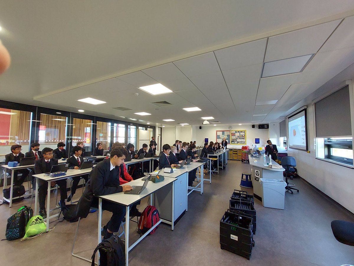 rlsphysics1's tweet photo. A big Thank you to Jason in Y11 who gave a CAD tutorial to a room of budding Engineers. This is the launch of our CAD Design Competition which will be judged in Engineering Week (November 8th) #Engineering #CAD @TheRoyalLatin #TEWeek21 #Makercoin https://t.co/PdHhrK4pvN
