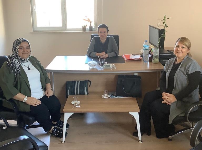 S.D.Ü. İ.İ.B.F. Turizm İşletmeciliği Bölüm Başkanı Prof. Dr. Şirvan Şen Demir ve Dr. Öğr. Üyesi Sine Erdoğan Morçin Isparta Aile ve Sosyal Hizmetler İl Müdür Yardımcısı Özlem Top’u dezavantajlı gruplara yönelik proje fikirlerini değerlendirmek üzere ziyaret etti.