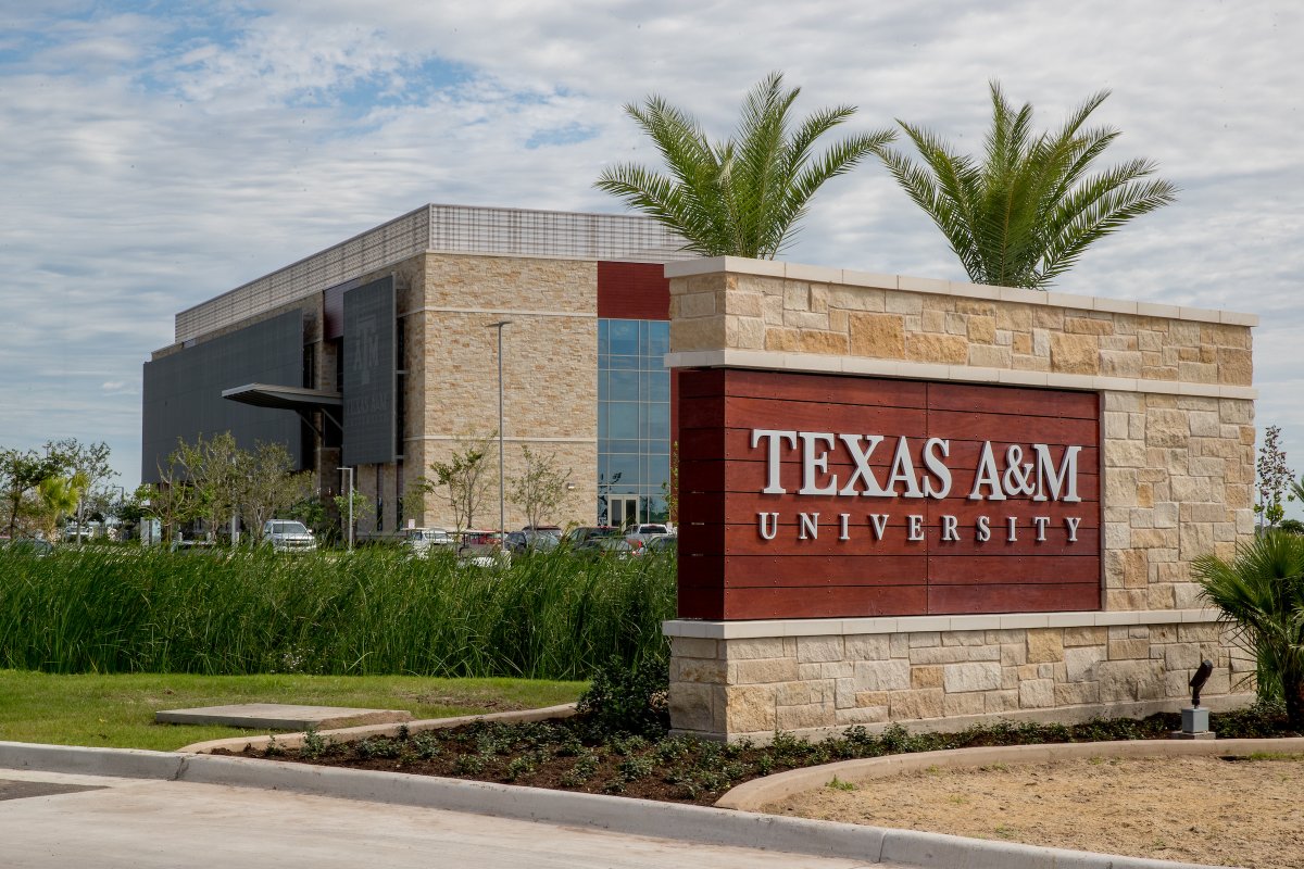TAMU's tweet photo. Three years ago today, the Texas A&amp;M Higher Education Center in McAllen opened!

Since 2018, Aggies have studied, received their Aggie Rings, and have graduated from #TAMU in the #RGV. https://t.co/mRVcbdJNWY